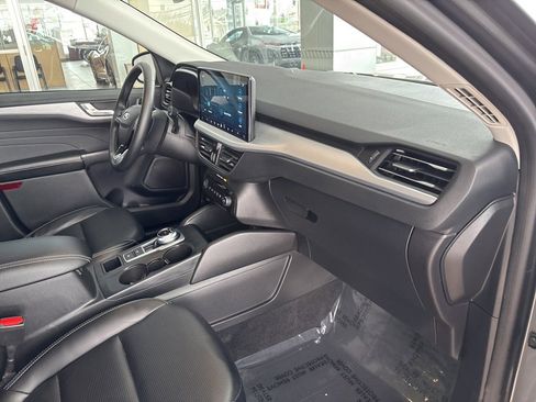 Used 2024 Ford Escape Platinum image 40