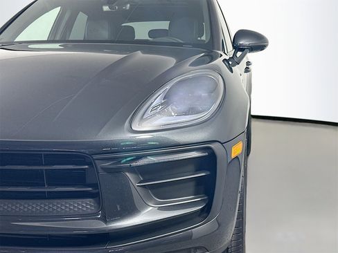 Certified 2025 Porsche Macan image 14
