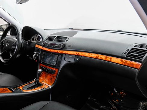 Used 2009 Mercedes-Benz E 550 Sedan image 13