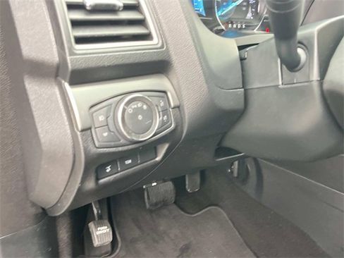 Used 2018 Ford Explorer XLT w/ Equipment Group 202A image 31