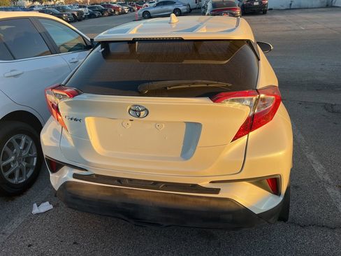 Used 2020 Toyota C-HR LE image 5