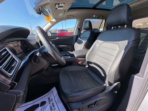 Used 2025 Volkswagen Atlas SEL image 41