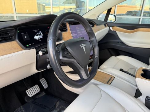 Used 2019 Tesla Model X 75D image 32