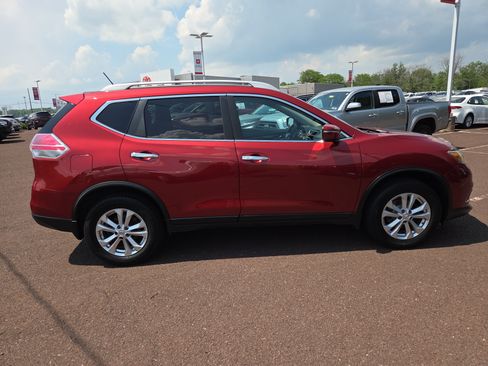 Used 2015 Nissan Rogue SV AWD/4WD image 2