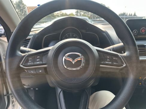 Used 2018 MAZDA MAZDA3 Sport FWD image 17
