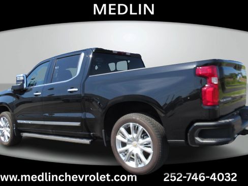 Used 2025 Chevrolet Silverado 1500 High Country w/ High Country Premium Package AWD/4WD image 5