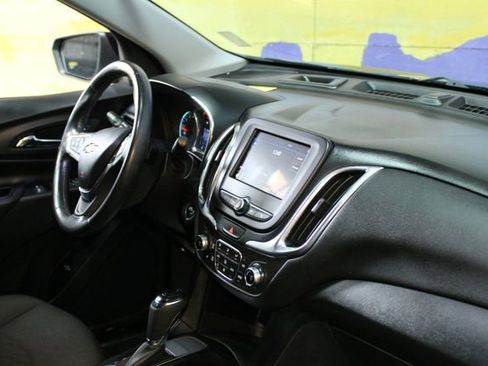 Used 2020 Chevrolet Equinox LT w/ Driver Convenience Package image 10