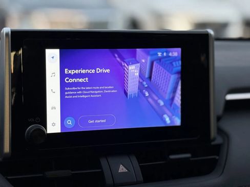 Used 2024 Toyota RAV4 SE image 27