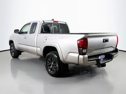 Used 2022 Toyota Tacoma SR5 AWD/4WD image 5