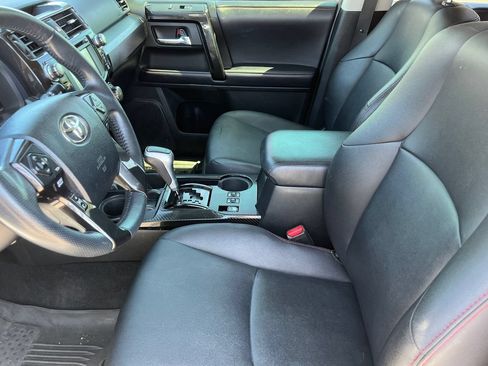 Used 2018 Toyota 4Runner TRD Off-Road Premium AWD/4WD image 17