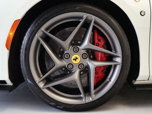 Used 2021 Ferrari F8 Tributo image 38
