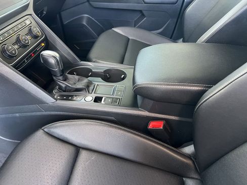 Used 2020 Volkswagen Atlas Cross Sport SE FWD image 25