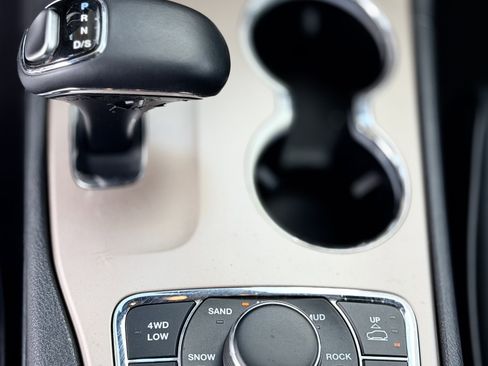 Used 2014 Jeep Grand Cherokee Overland AWD/4WD image 29