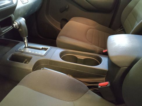 Used 2014 Nissan Frontier S image 26