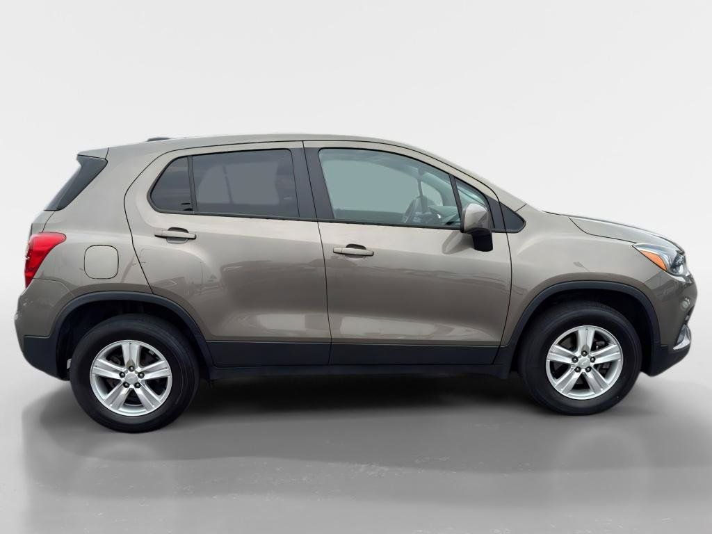 Used 2022 Chevrolet Trax LS w/ Tint and Cruise Package AWD/4WD image 6
