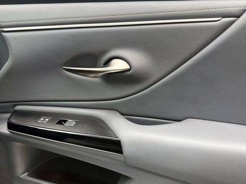 Used 2025 Lexus ES 300h w/ Premium Package FWD image 19