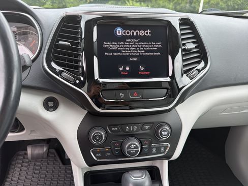 Used 2020 Jeep Cherokee Limited AWD/4WD image 18
