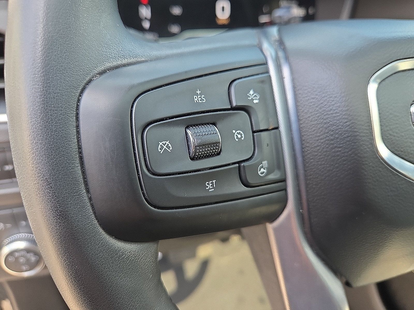 Used 2023 GMC Yukon SLT w/ SLT Luxury Package AWD/4WD image 12