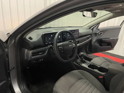 Used 2025 Kia K4 EX FWD image 35