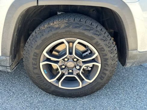 Used 2022 Jeep Grand Cherokee Trailhawk w/ Advanced Protech Group II AWD/4WD image 11