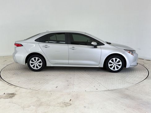 Used 2024 Toyota Corolla LE FWD image 8