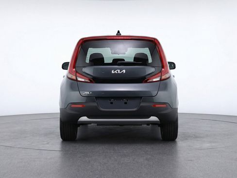 Used 2025 Kia Soul LX w/ LX Technology Package FWD image 6