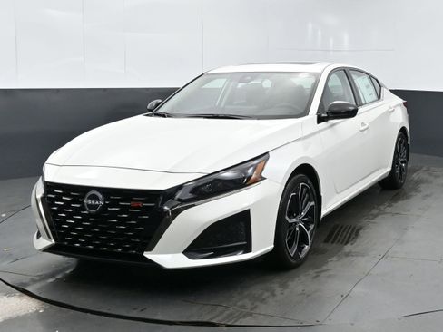 New 2025 Nissan Altima 2.5 SR image 8