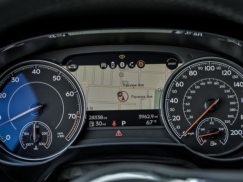 Used 2020 Bentley Bentayga AWD/4WD image 29