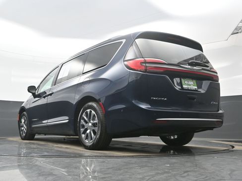 Used 2023 Chrysler Pacifica Pinnacle image 30