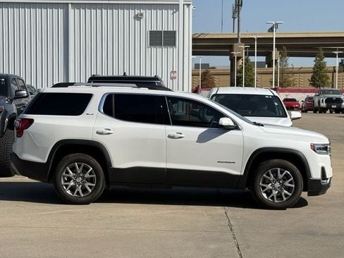 Used 2021 GMC Acadia SLT w/ Technology Package FWD image 3