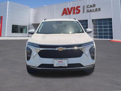 Used 2025 Chevrolet Trax LT w/ LT Convenience Package FWD image 2