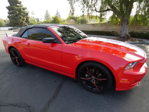 Used 2013 Ford Mustang Convertible image 63