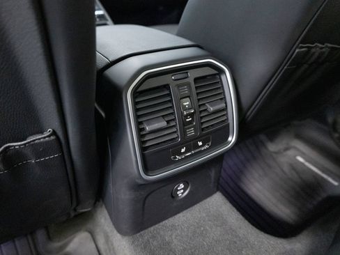 Certified 2026 Porsche Macan AWD/4WD image 30