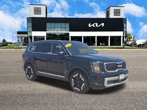 Used 2024 Kia Telluride EX image 3