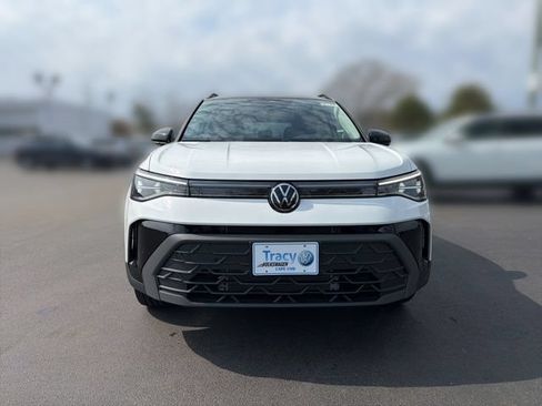 New 2026 Volkswagen Taos SE AWD/4WD image 2