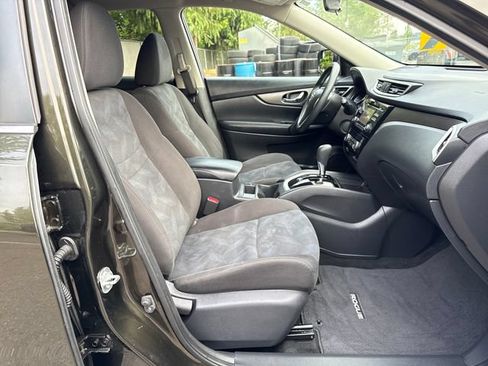 Used 2016 Nissan Rogue SV AWD/4WD image 9