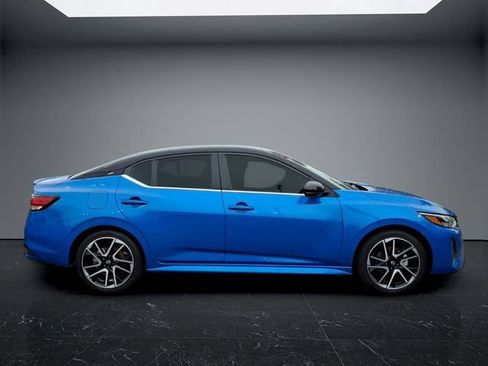 Used 2024 Nissan Sentra SR FWD image 2