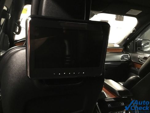 Used 2019 Lincoln Navigator Select w/ Technology Package AWD/4WD image 32