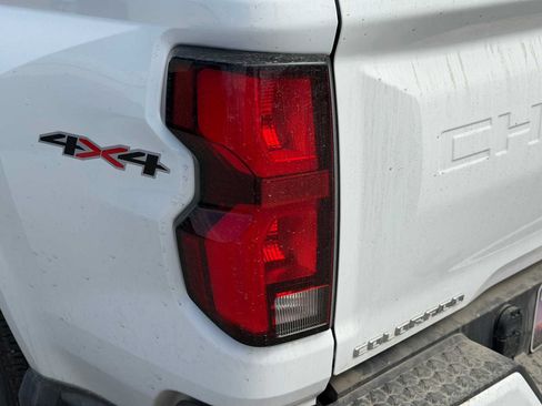 Certified 2024 Chevrolet Colorado LT w/ LT Convenience Package III AWD/4WD image 10