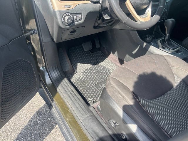 Used 2016 Jeep Cherokee 75th Anniversary AWD/4WD image 15