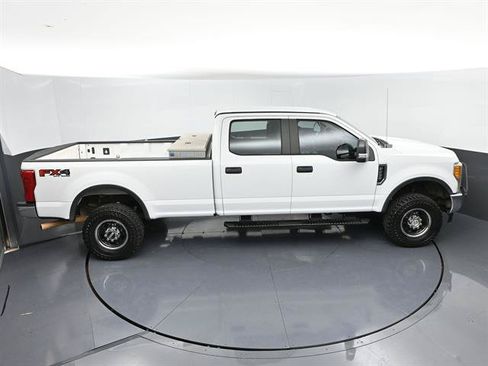 Used 2017 Ford F250 XL w/ Power Equipment Group AWD/4WD image 44