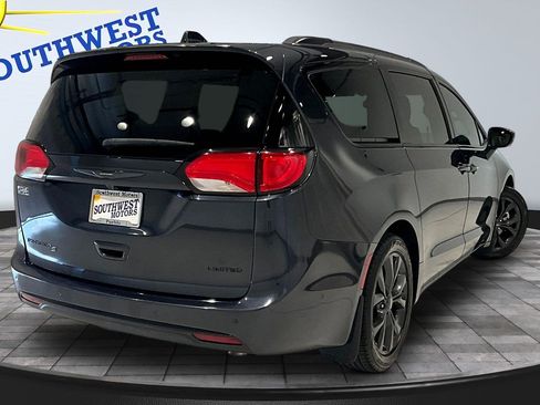 Used 2019 Chrysler Pacifica Limited w/ Advanced Safetytec Group FWD image 6