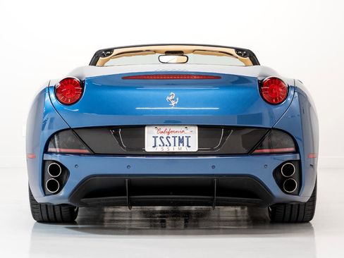 Used 2010 Ferrari California image 7