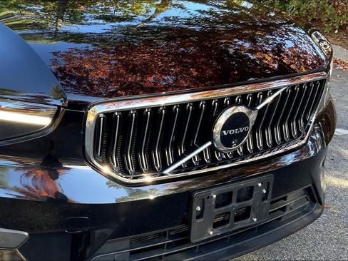 Used 2024 Volvo XC40 B5 Plus w/ Protection Package Premier image 29