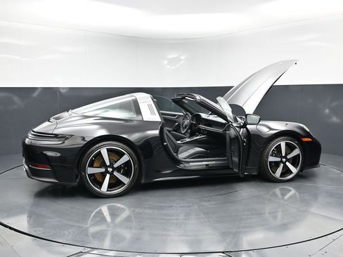 Certified 2026 Porsche 911 Targa 4S AWD/4WD image 36