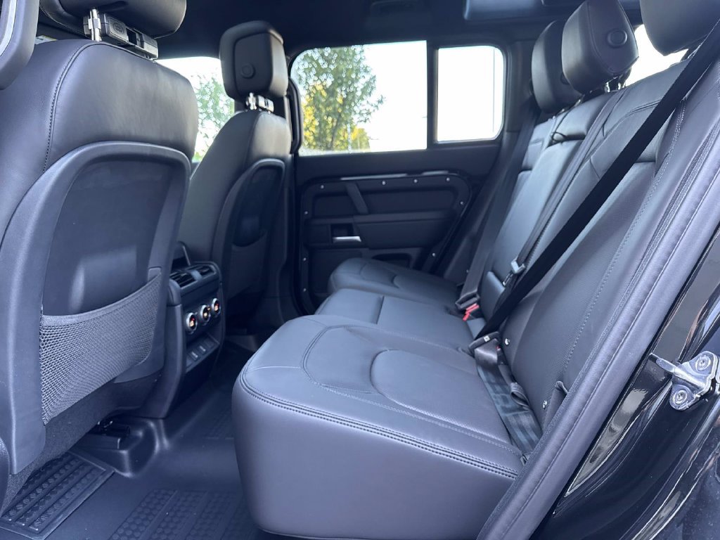New 2026 Land Rover Defender 110 X-Dynamic SE AWD/4WD image 13