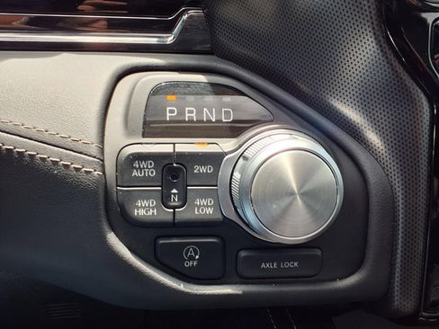 Used 2025 RAM 1500 Limited AWD/4WD image 14