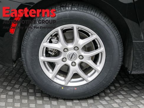 Used 2024 Chrysler Voyager LX image 29