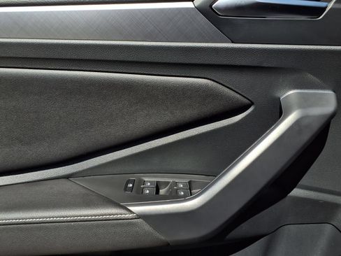 Certified 2023 Volkswagen Jetta SE FWD image 18