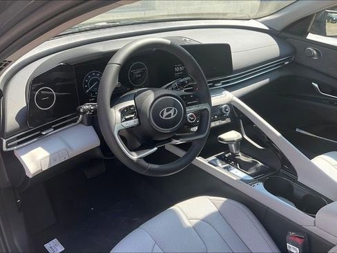 New 2025 Hyundai Elantra Limited image 6